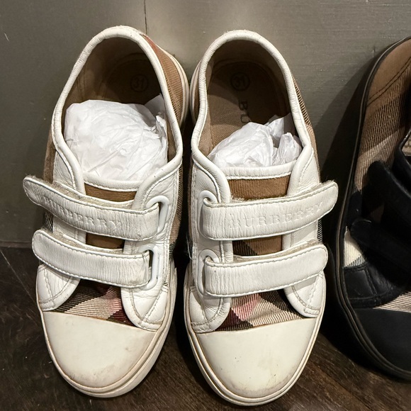 All Burberry Swim Shorts size 8 - orange shirt size 8 - white sneakers size 31 - Picture 4 of 5